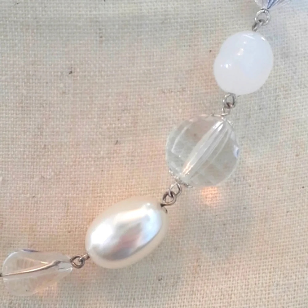 Vintage clear, white and silver bead necklace 🍀 - Picture 4 of 5